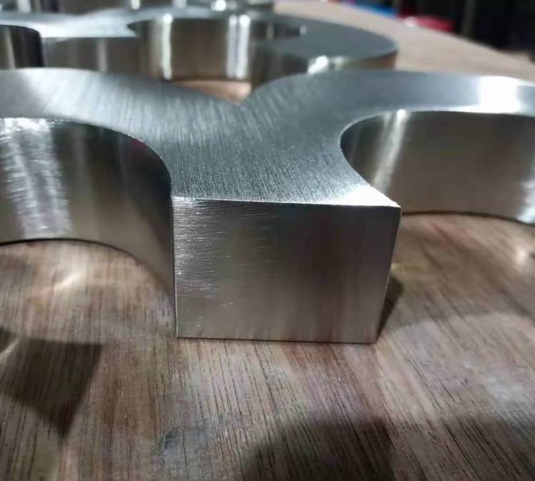 精工镌刻标识之美｜泳富五金不锈钢铭牌全品类定制工艺与专业实力详解